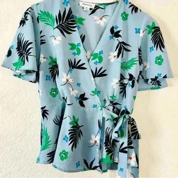 3/25 promo! Monteau wrap blouse size large - Picture 1 of 7